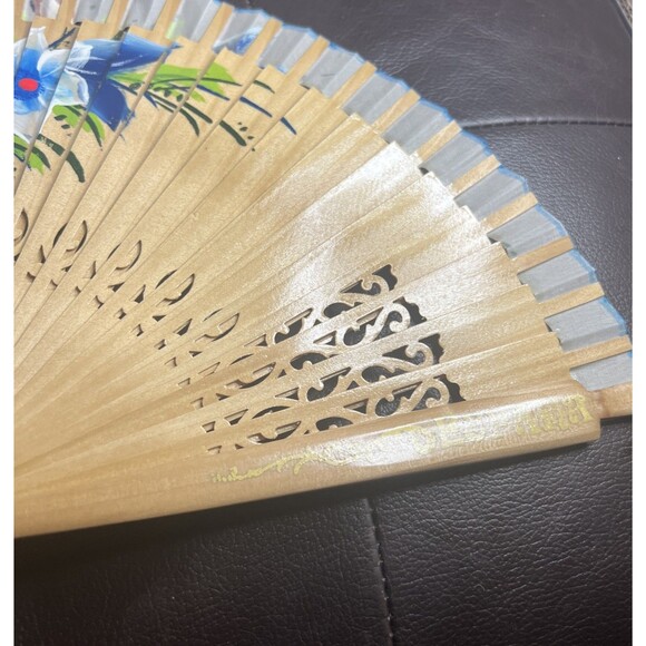 Spanish Hand Painted Wooden Folding Fan Decorative Accessory Espana NWT Abanico - Picture 8 of 9